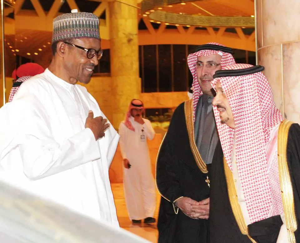 Buhari is welcomed by Saudi Arabia Oficials