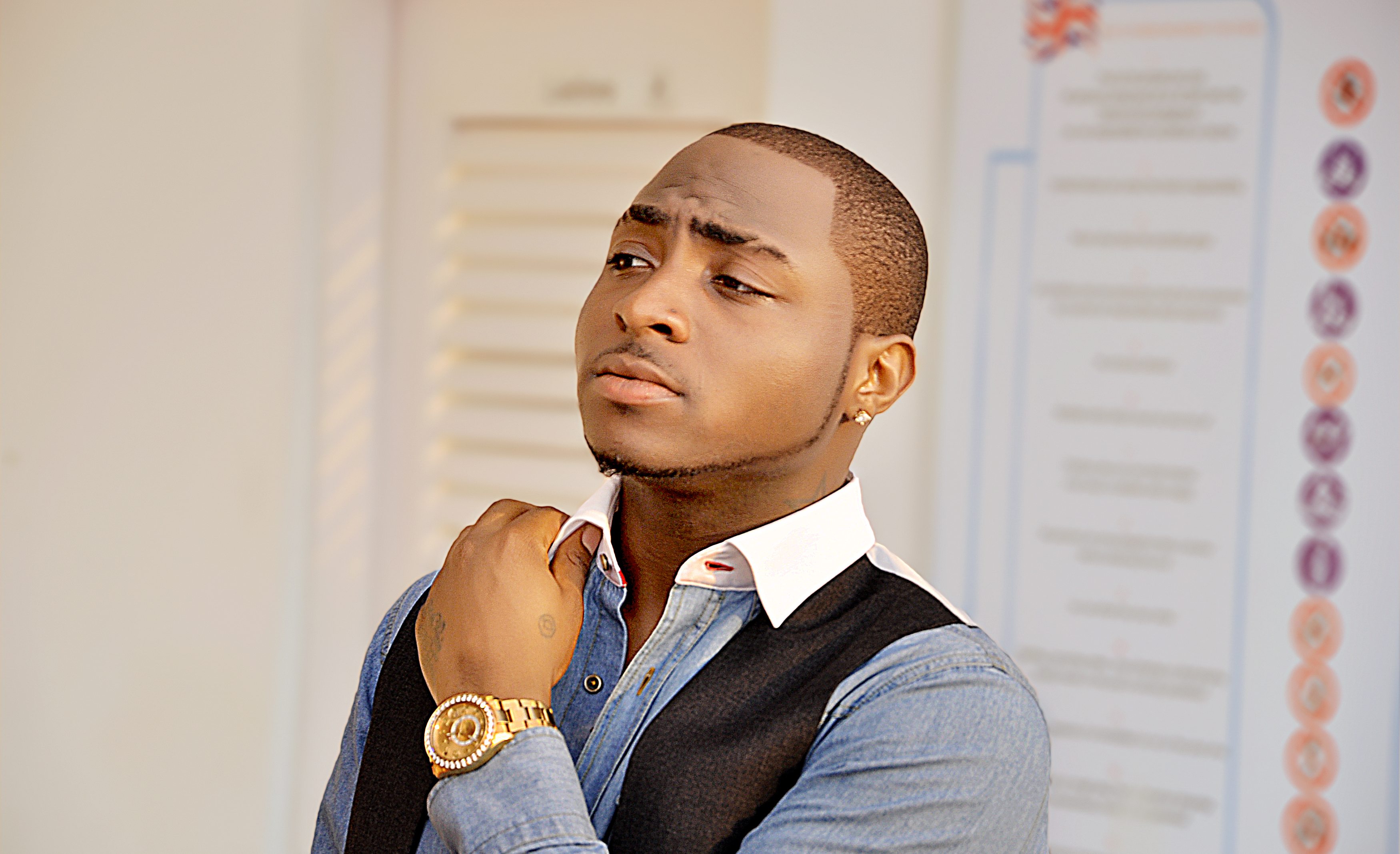 Davido to invest on Simi