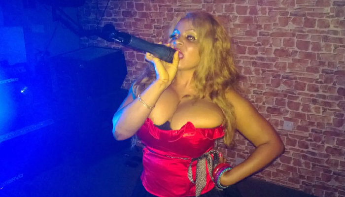 Cossy is also a singer
